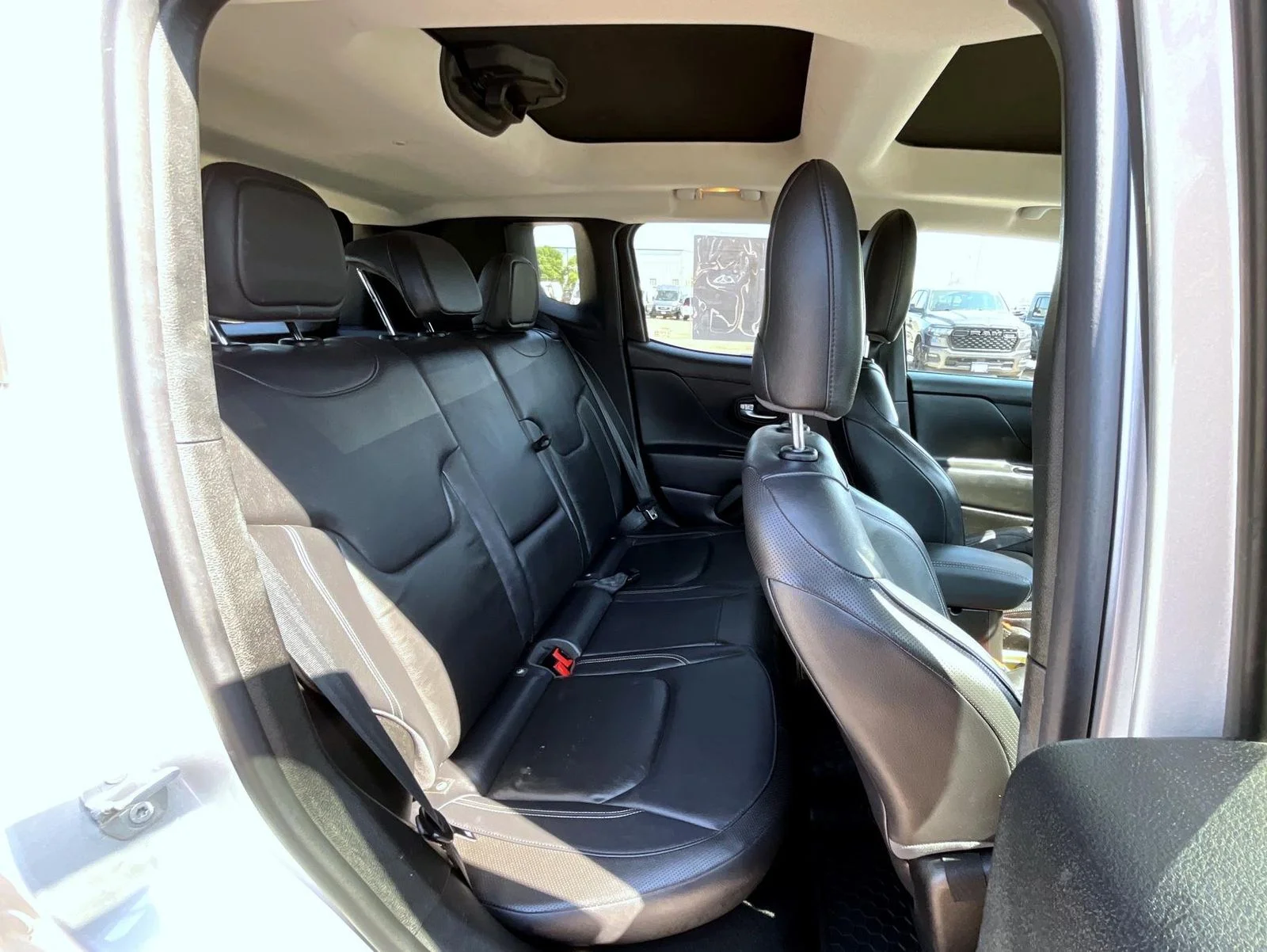 Used 2015 Silver Jeep Limited image 18