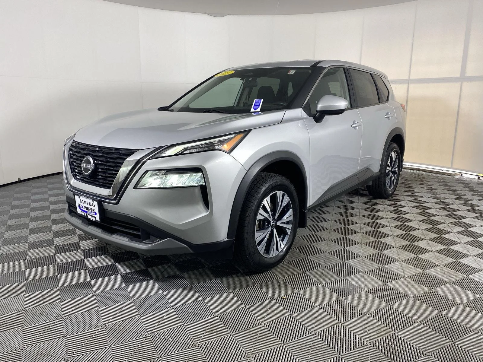 Used 2023 Brilliant Silver Metallic Nissan SV image 3