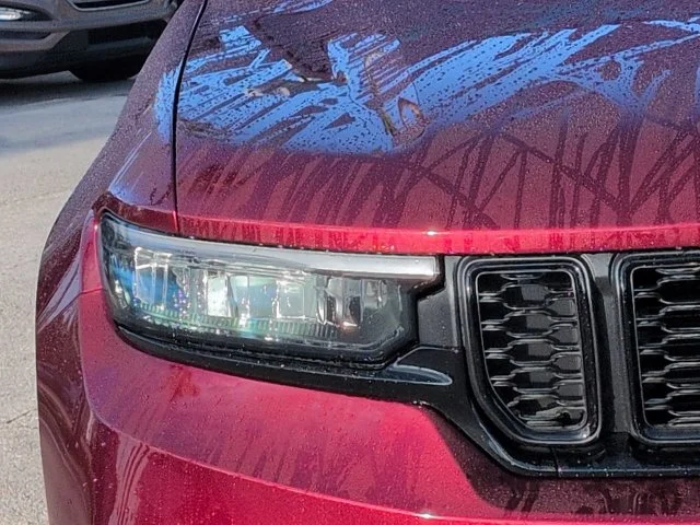 Used 2024 Red Jeep Altitude X image 9