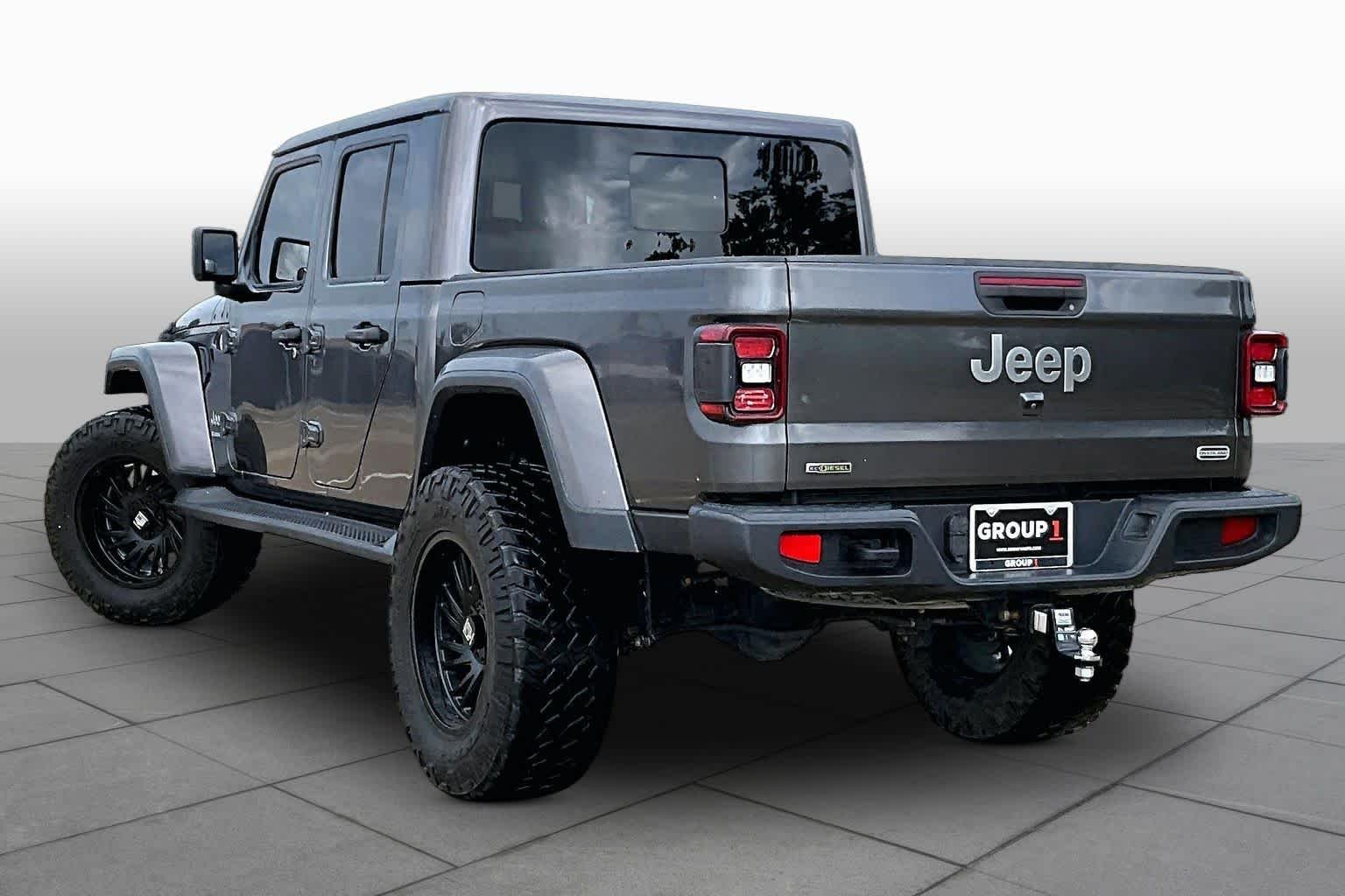 Used 2021 Granite Crystal Metallic Clearcoat Jeep Overland image 12