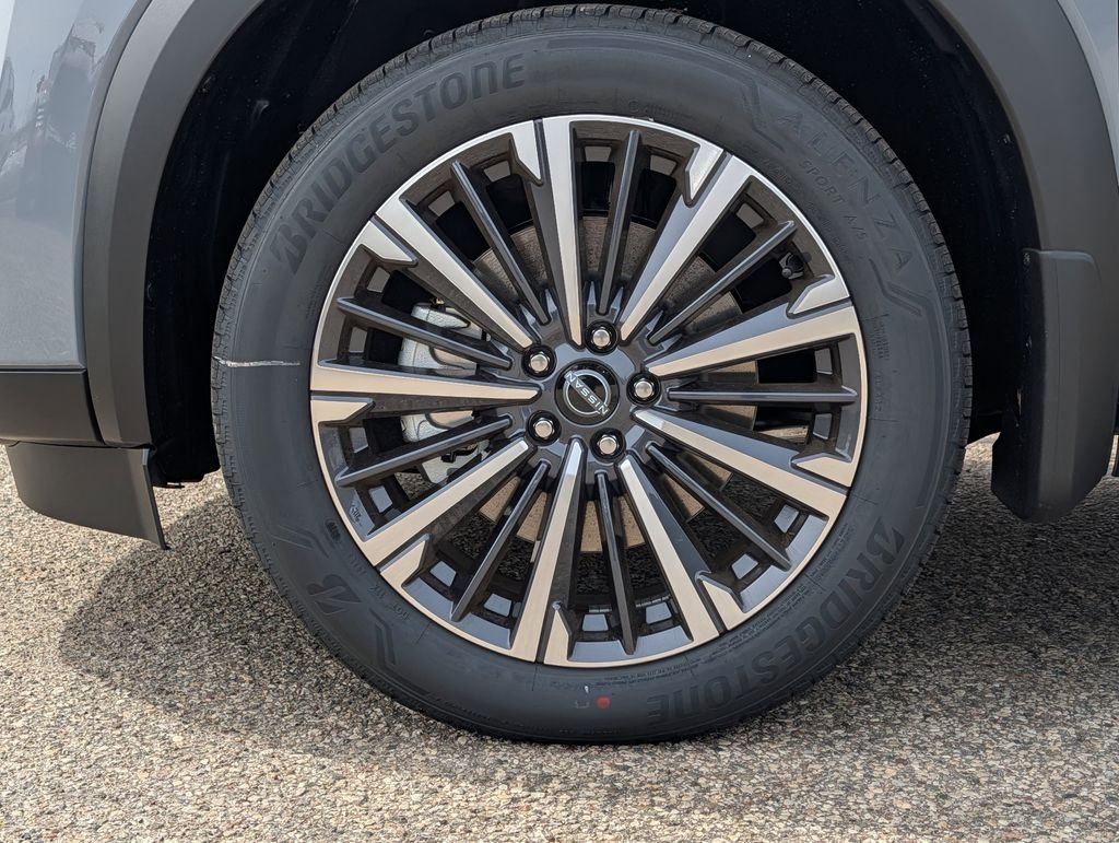 Used 2026 Gray Nissan Platinum image 4