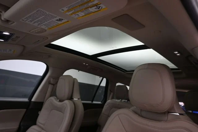 Used 2024 White Lincoln Reserve image 19