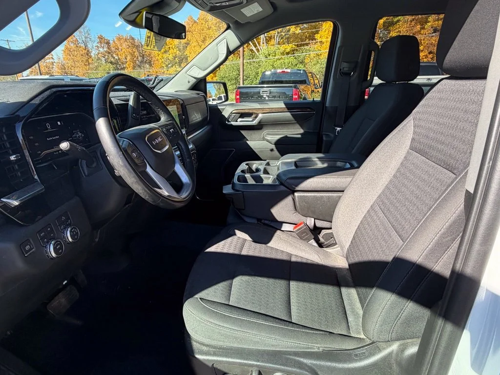 Used 2023 SUMMIT WHITE GMC Elevation image 10