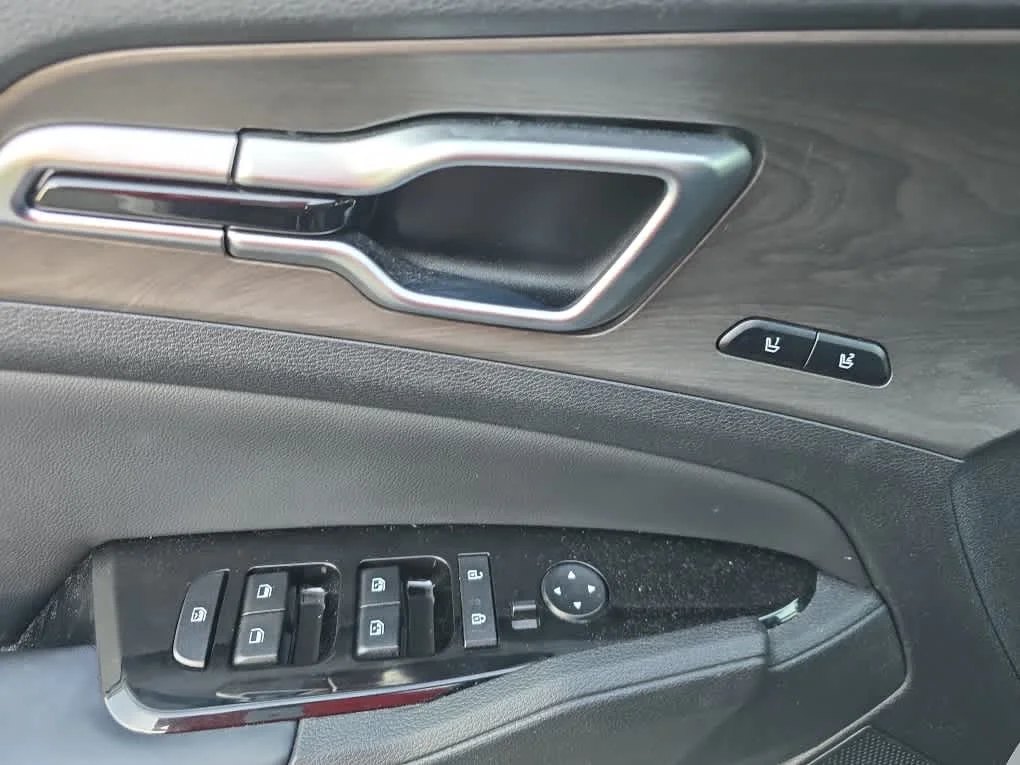 Used 2023 Wolf Gray/Ebony Black Roof Kia X-Pro image 10