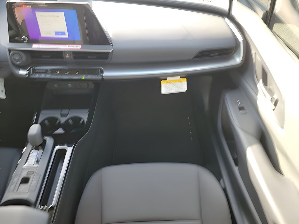 2026 Toyota Prius LE - Photo 13