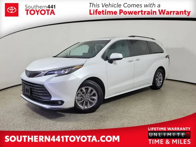 2025 Toyota Sienna XLE