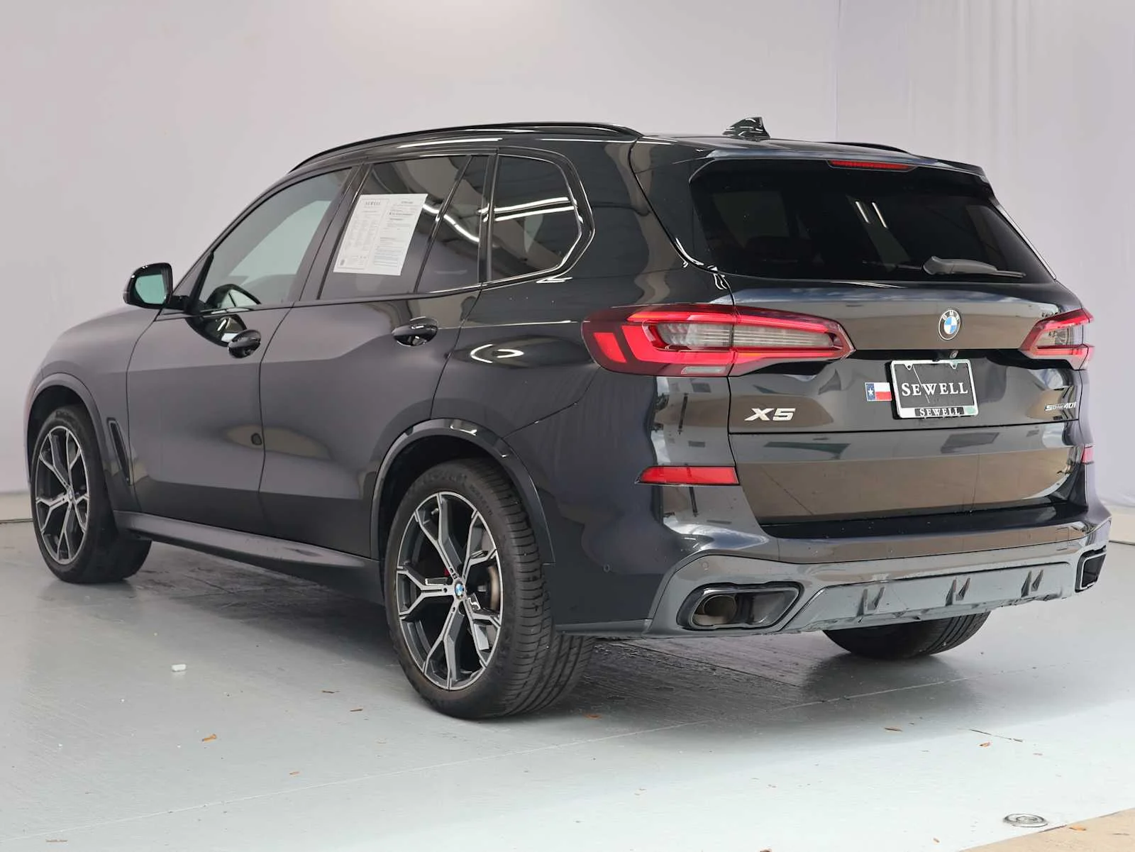 Used 2022 Black Sapphire Metallic BMW sDrive40i image 8