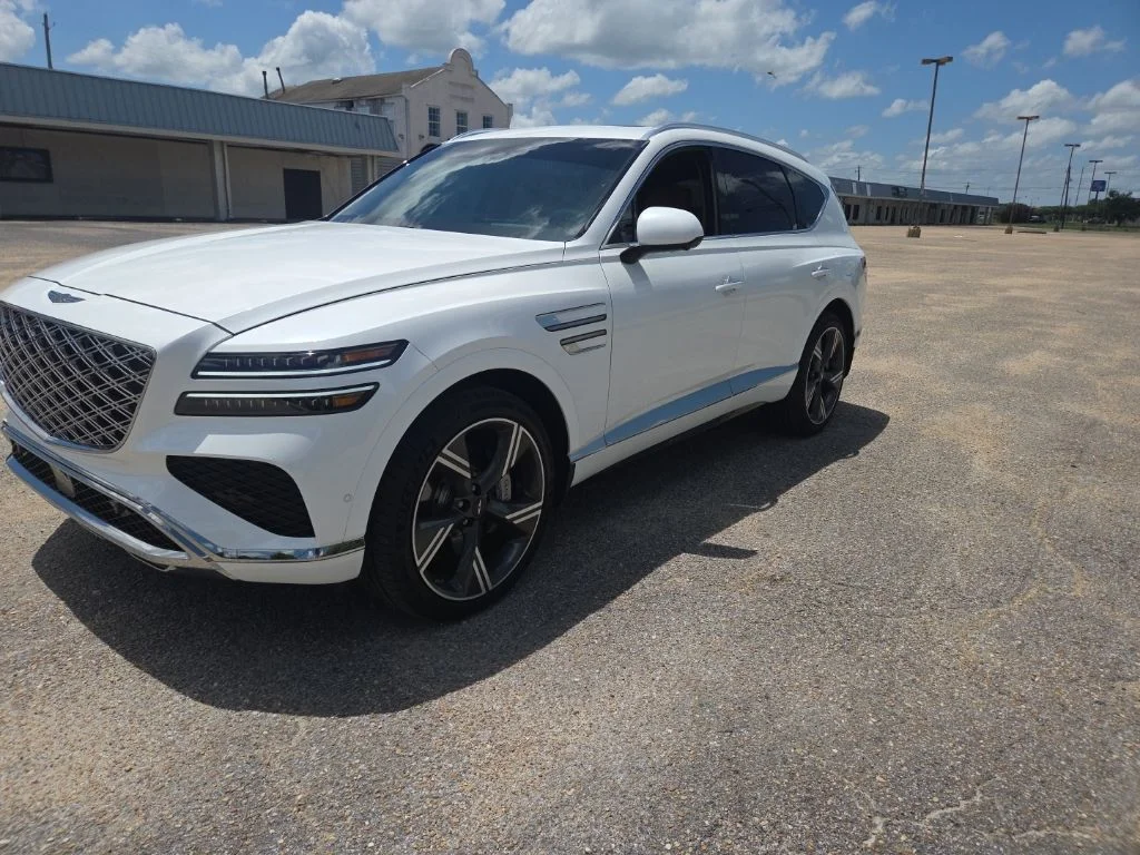 Used 2026 White Genesis 3.5T Prestige image 4