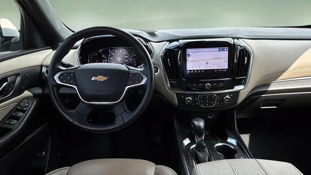 Used 2022 IRIDESCENT PEARL TRICOAT Chevrolet Premier image 10