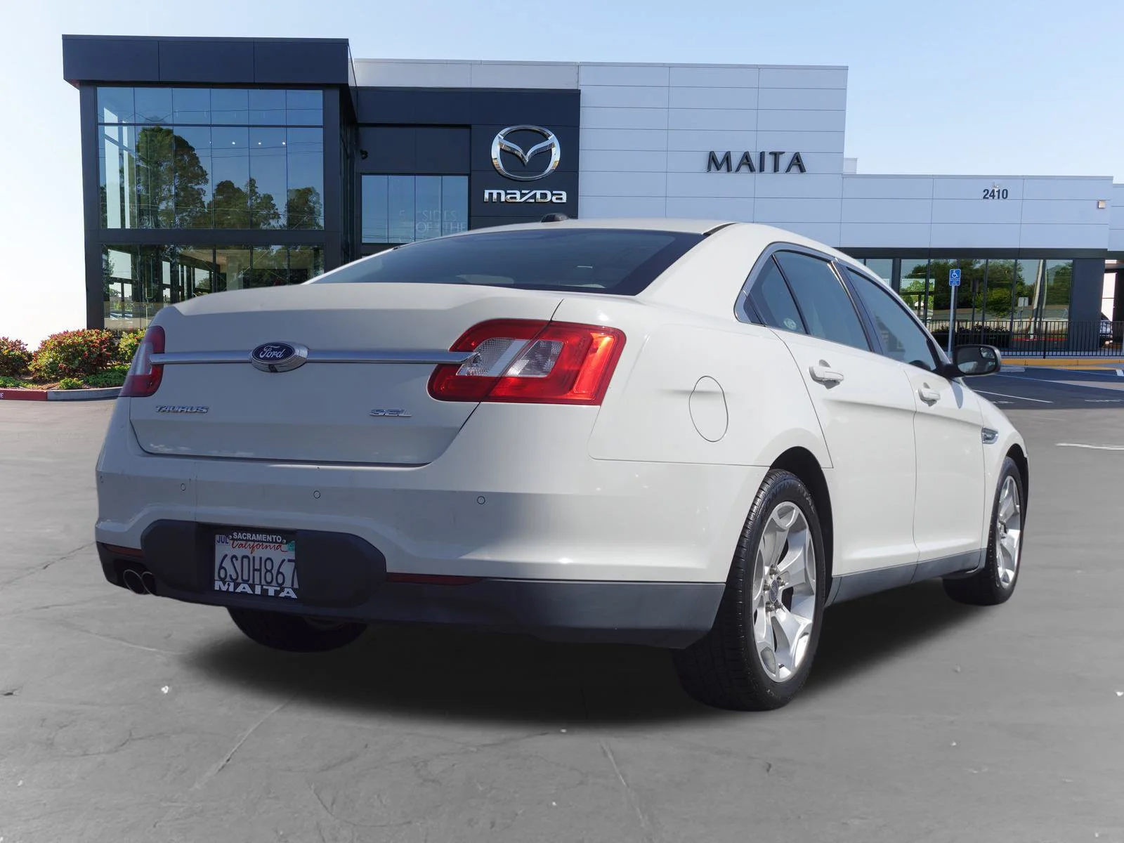 Used 2012 White Suede Ford SEL image 3