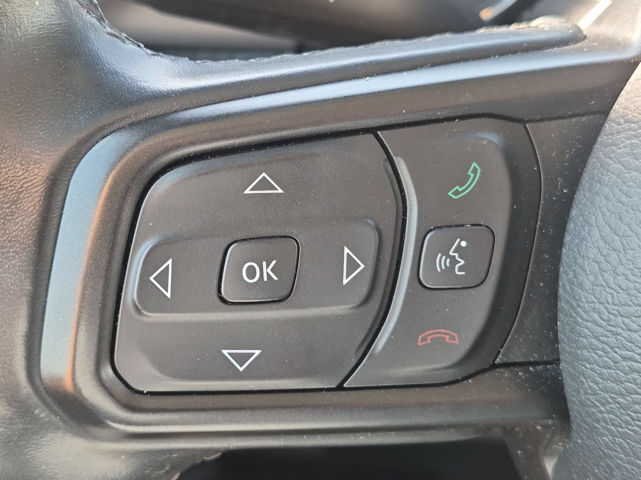 Used 2020 Bright White Clearcoat Jeep Sport S image 17