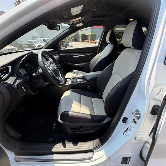 Used 2025 White INFINITI LUXE image 30