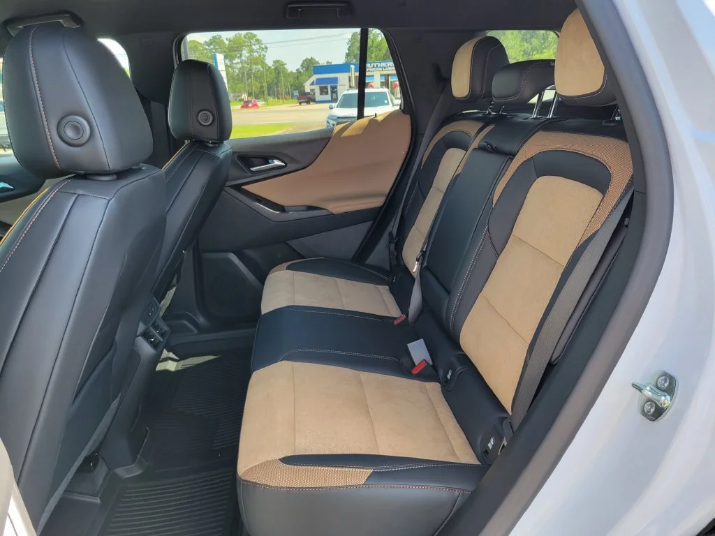New 2027 Polar White Tricoat Chevrolet ACTIV image 16
