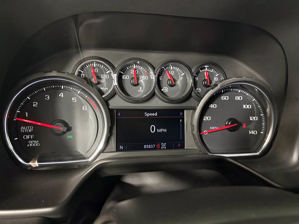 Used 2021 Gray Chevrolet Z71 image 24