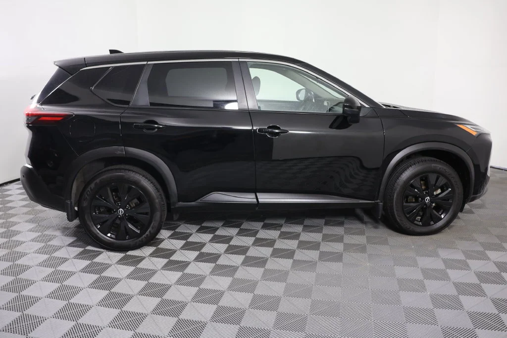 Used 2023 Super Black Nissan SV image 9