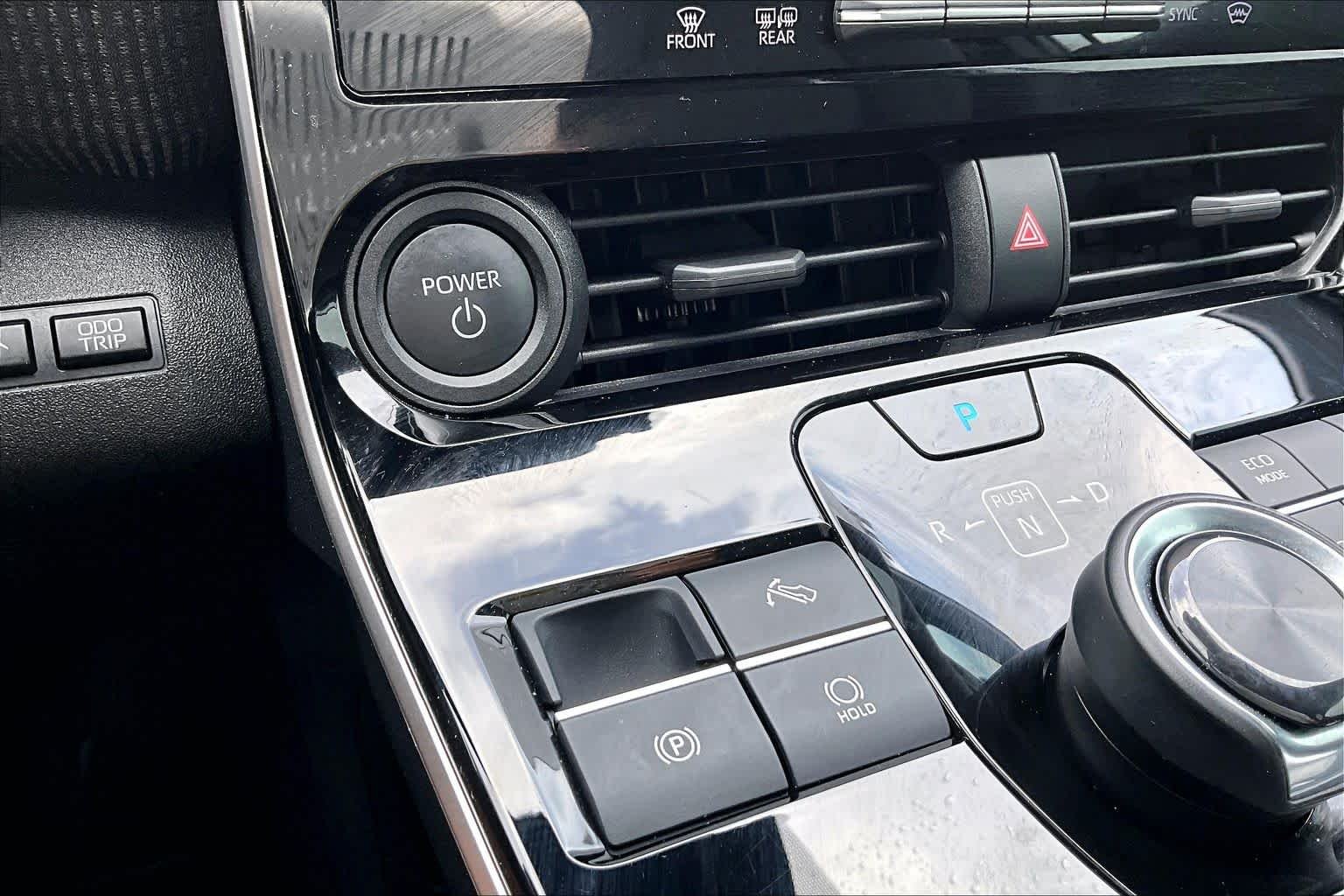 Used 2024 Wind Chill Pearl Toyota XLE image 30