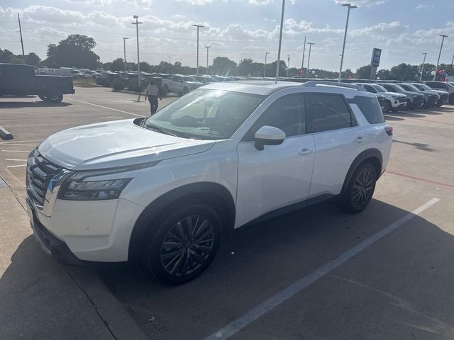 2025 Nissan Pathfinder SL