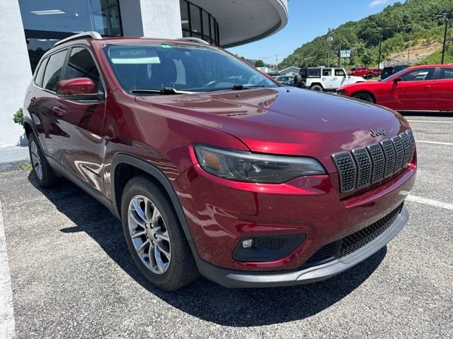 Used 2019 Red Jeep Latitude Plus image 4