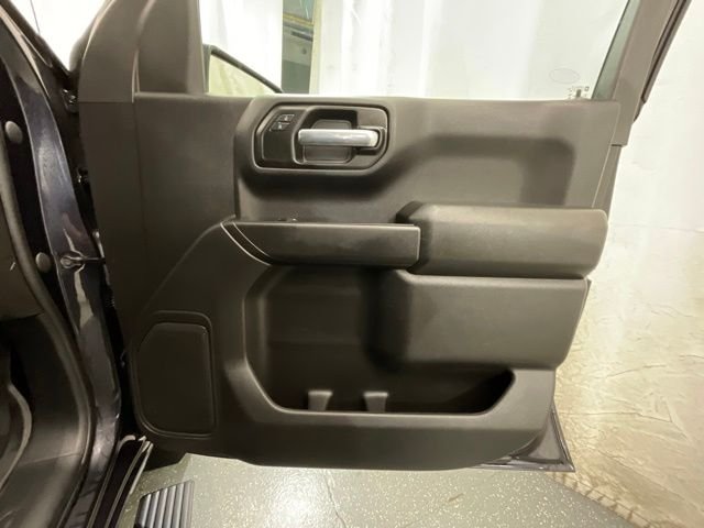 Used 2023  Chevrolet Custom image 21