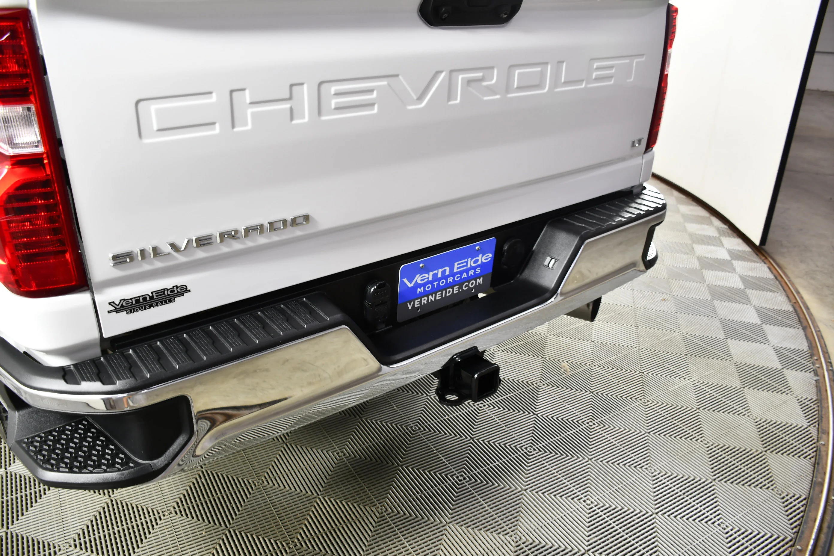 Used 2025 Summit White Chevrolet LT image 14