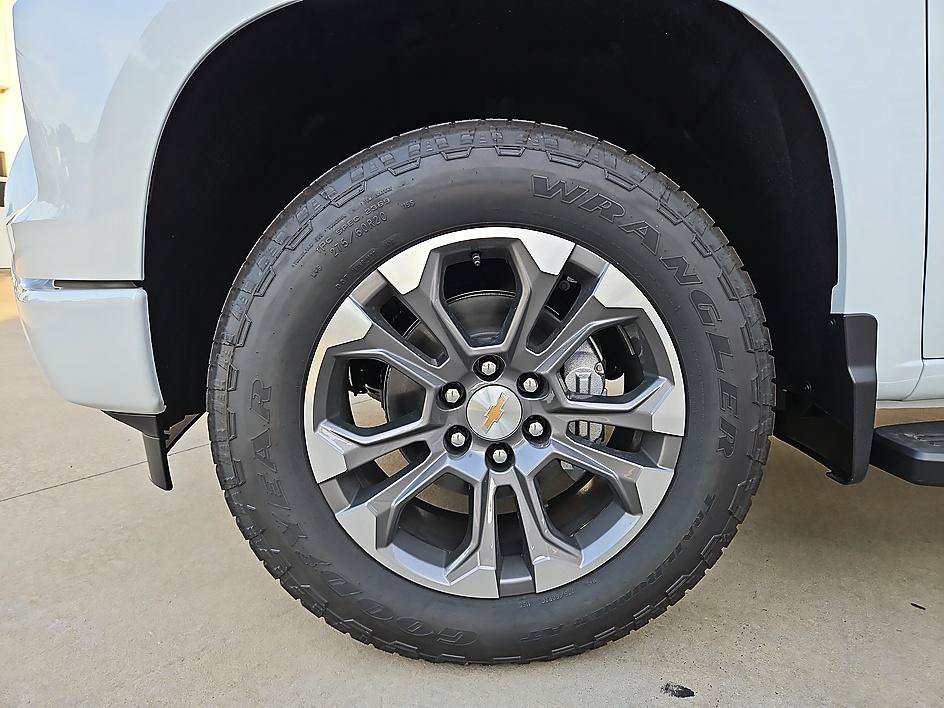 New 2026 Polar White Tricoat Chevrolet High Country image 9