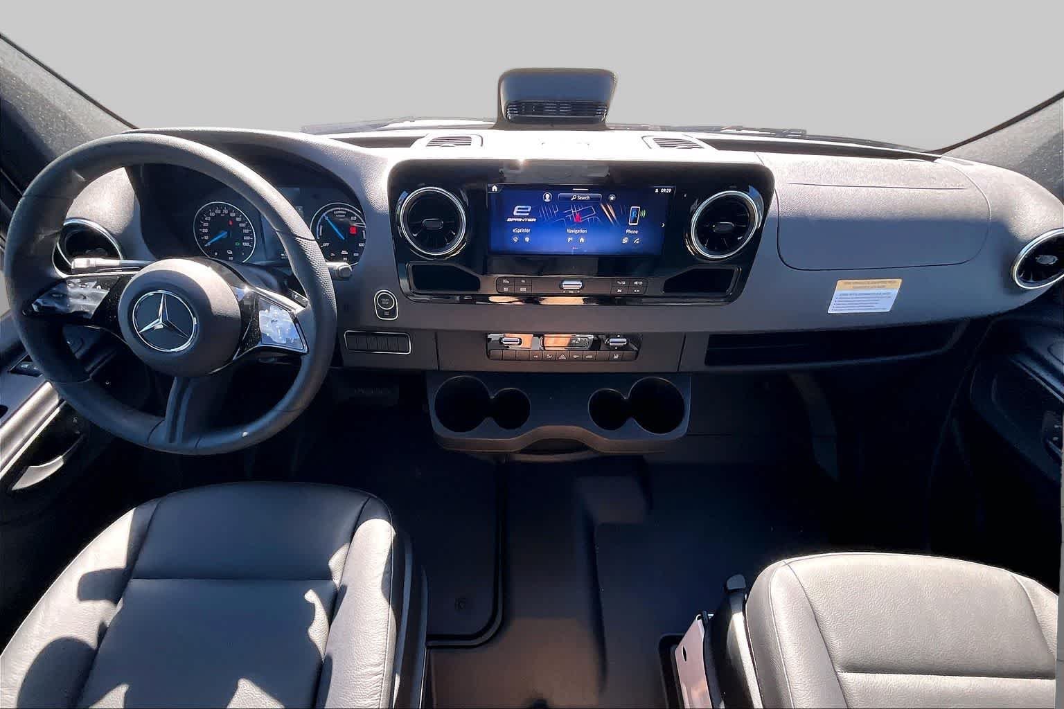 New 2025 Arctic+White Mercedes-Benz  image 8