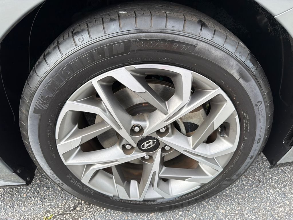 Used 2022 Gray Hyundai SEL image 12