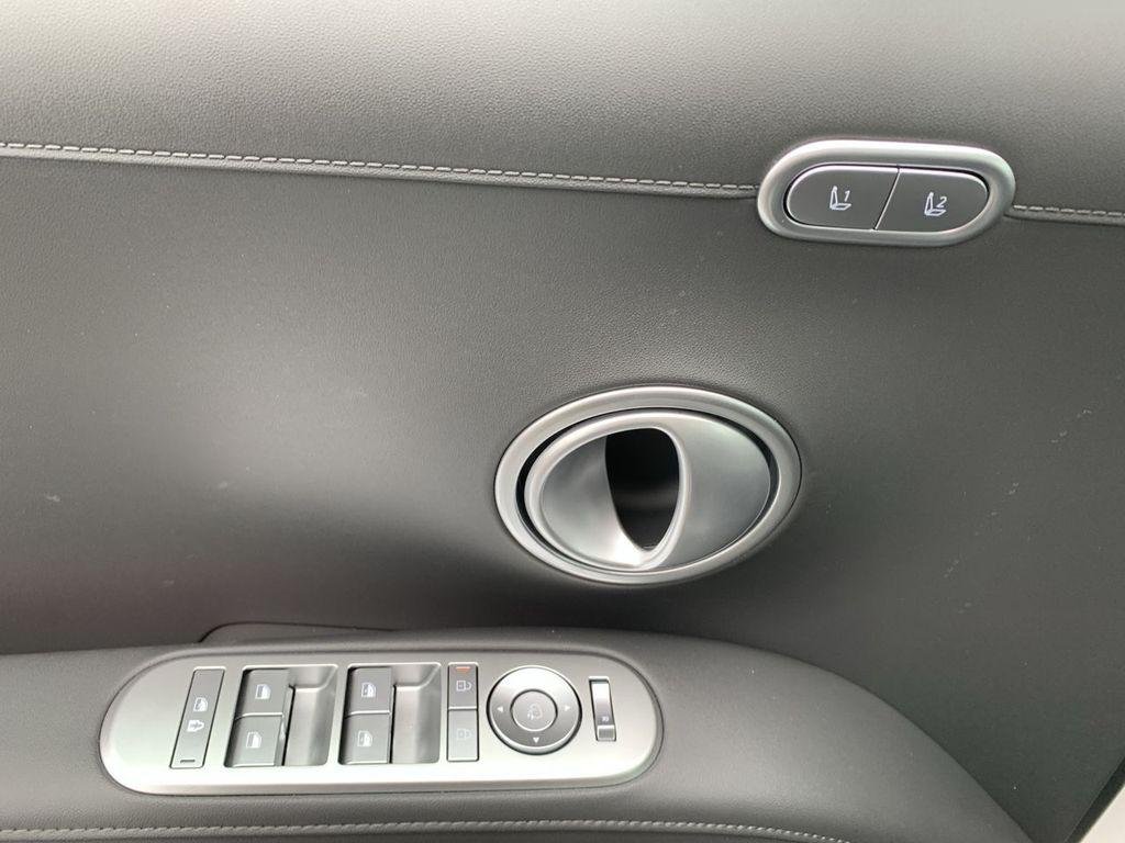 New 2026 White Hyundai SEL Premium 7P image 13