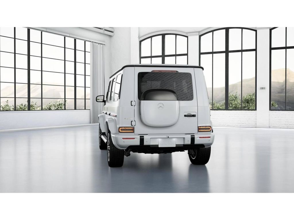Used 2025 MANUFAKTUR Moonlight White Magno Mercedes-Benz G 580 image 26