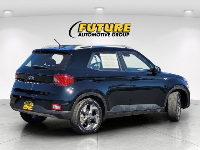 Certified Used 2025 Black Hyundai SEL image 4