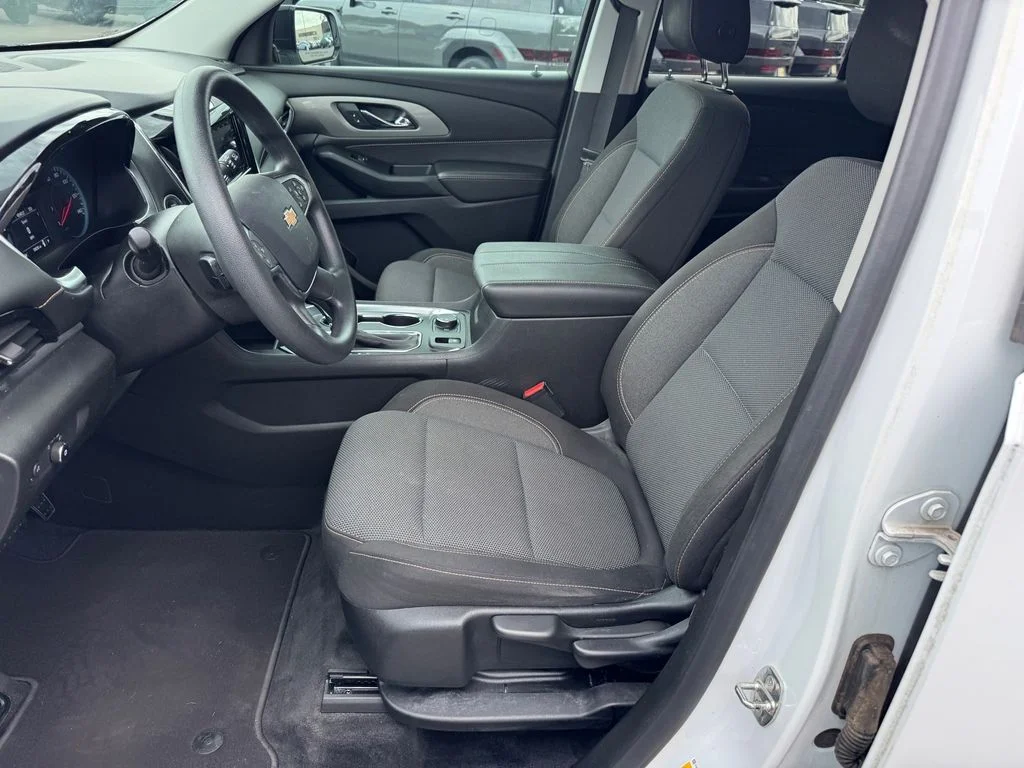 Used 2020 White Chevrolet LS image 7