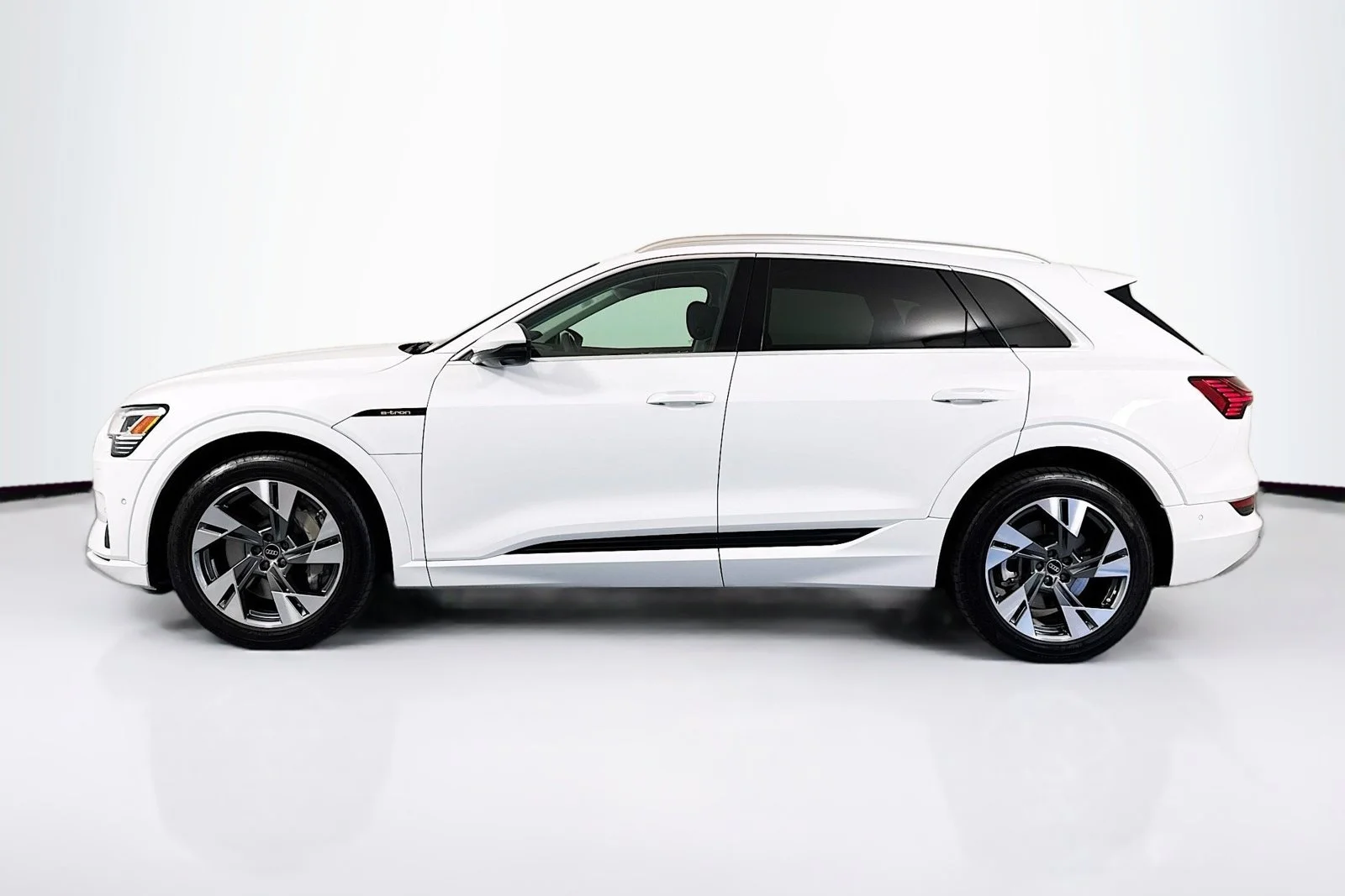 Used 2022 White Audi Premium Plus image 8