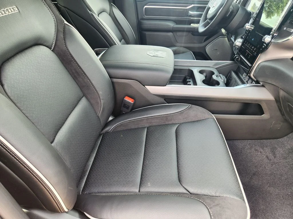 New 2026 Granite Crystal Metallic Clear-Coat Exterior Paint RAM Laramie image 10