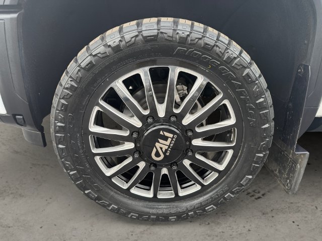 Used 2024 White GMC Denali image 10