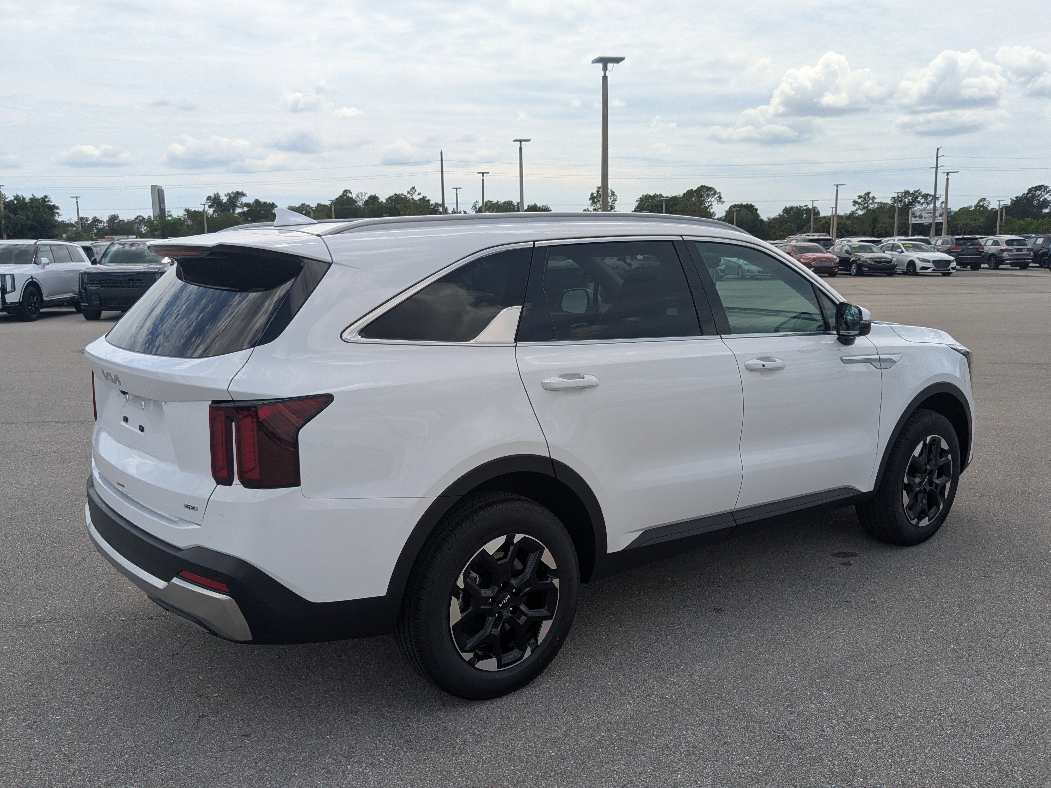New 2026 Glacial White Pearl Kia S image 5