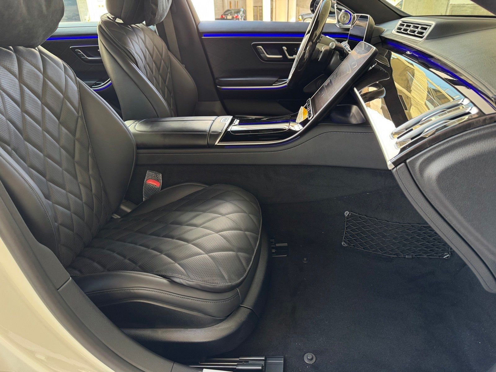 New 2026 MANUFAKTUR Moonlight White Metallic Mercedes-Benz S 580 image 17