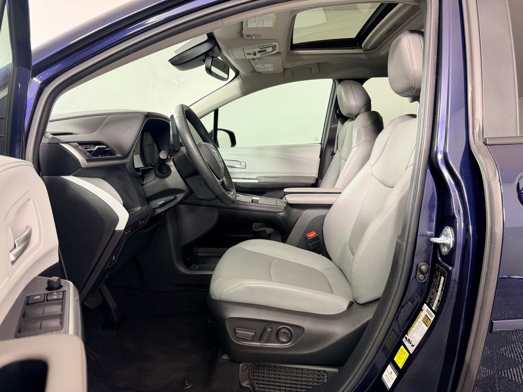 Certified Used 2025  Toyota XLE image 22