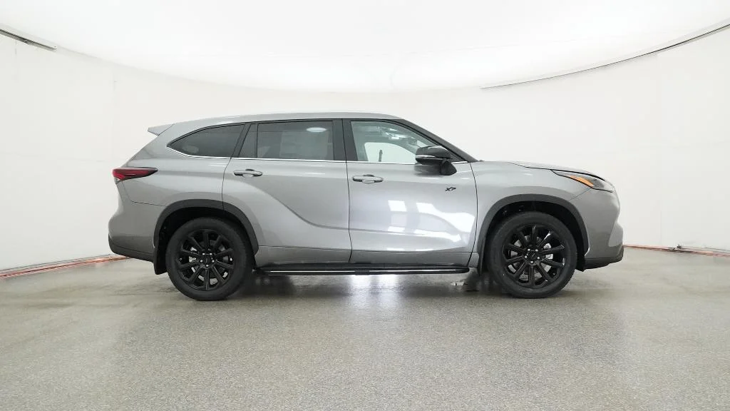 New 2026 Heavy Metal Toyota XLE image 13
