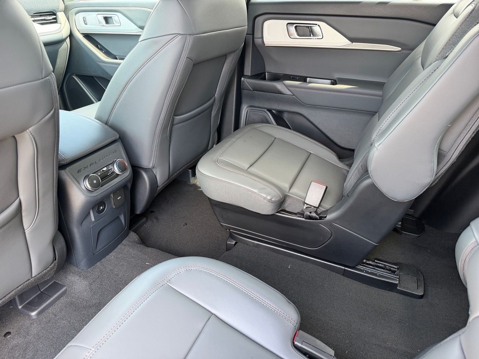 New 2027 Star White Metallic Tri-Coat Ford Active image 17