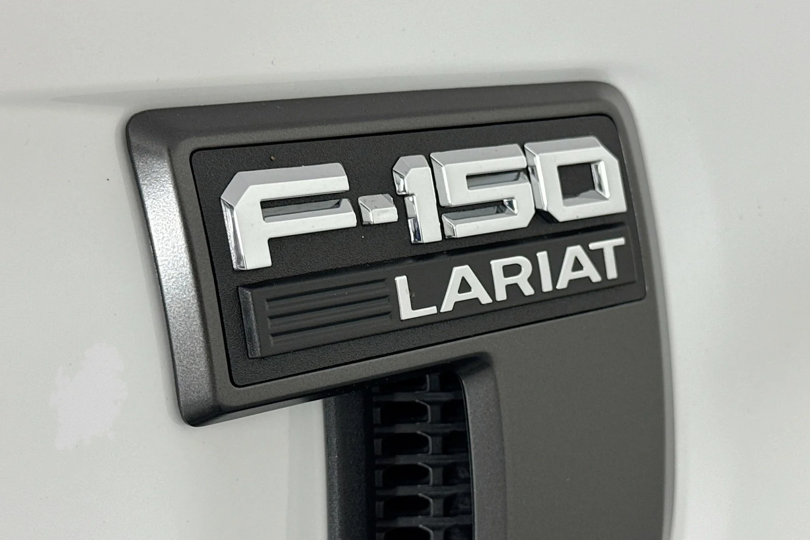Used 2021 Oxford White Ford LARIAT 4X4 SUPERCREW image 10