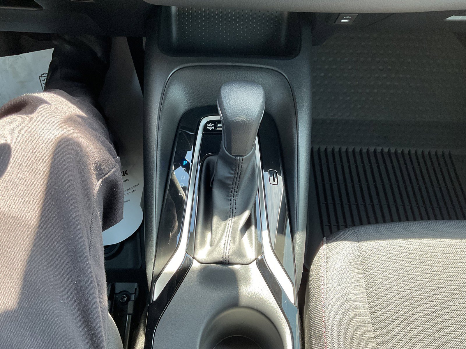 Certified Used 2025 Ice Toyota Hybrid SE image 28