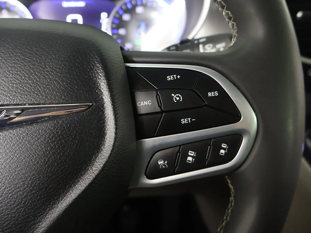 Used 2024 Silver Mist Clearcoat Chrysler Touring L image 45