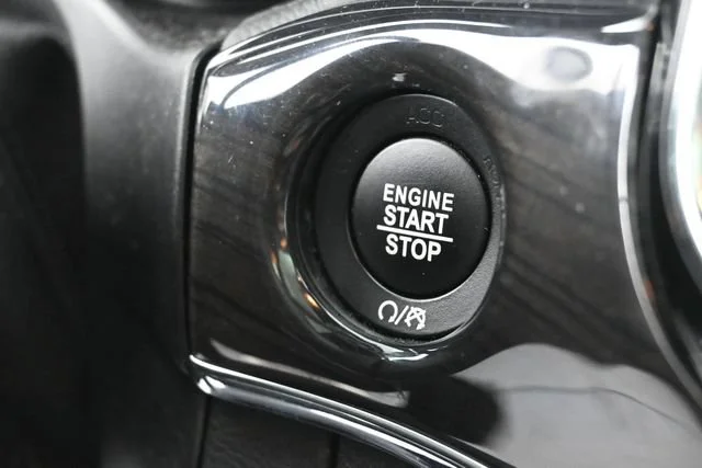 Used 2019 Ivory 3-coat Jeep Overland image 20