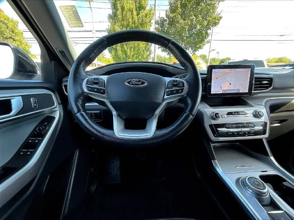 Used 2023 White Metallic Ford XLT image 10