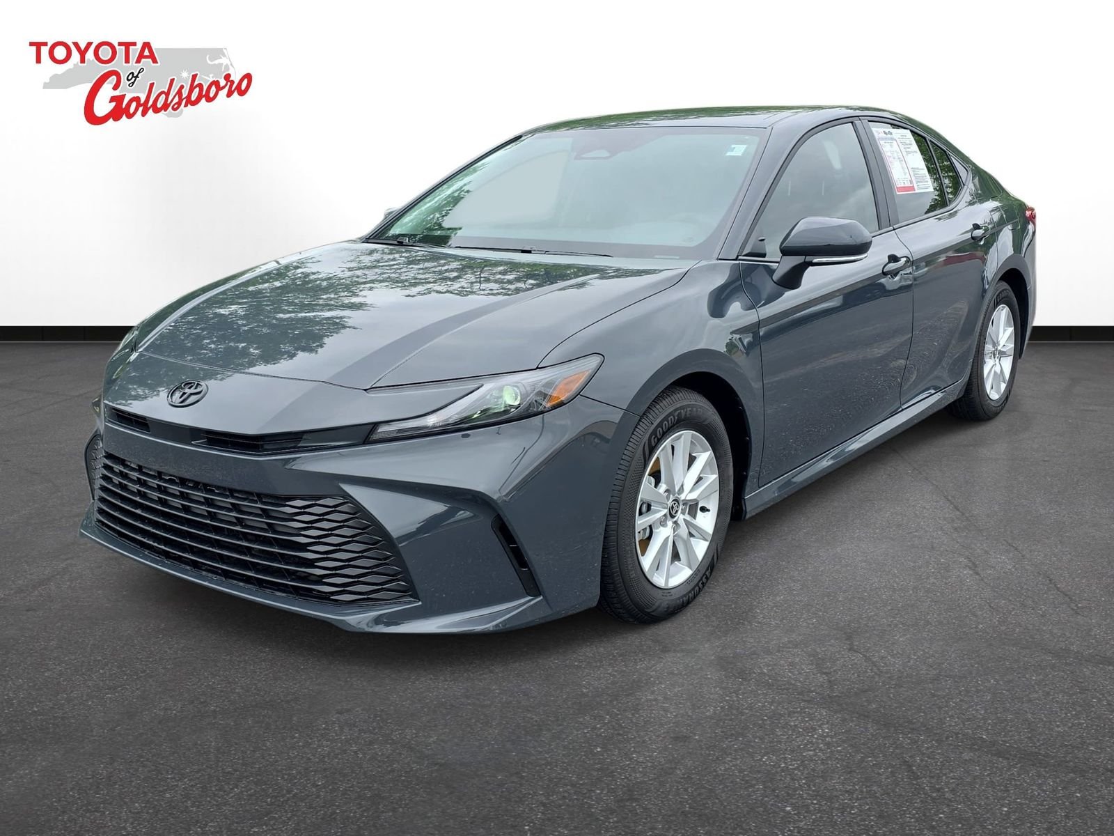 2026 Toyota Camry LE Hybrid's photo