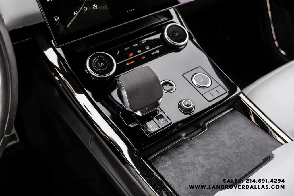 Used 2023 Fuji White Land Rover SE image 29