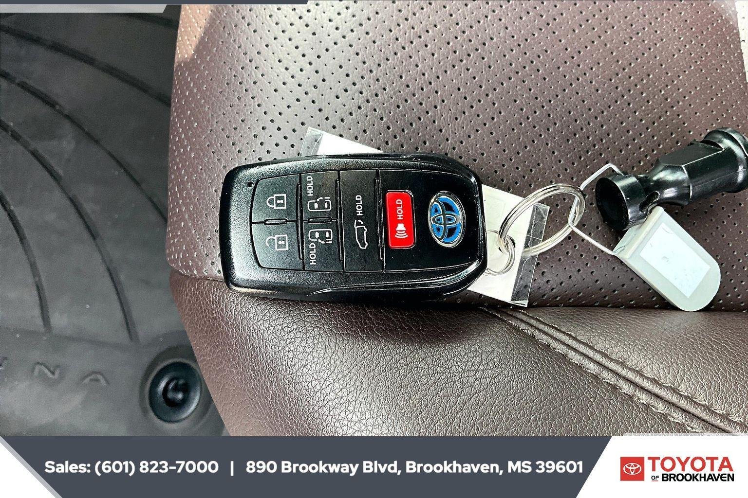 Used 2024 Windchill Pearl Toyota Platinum AWD image 10