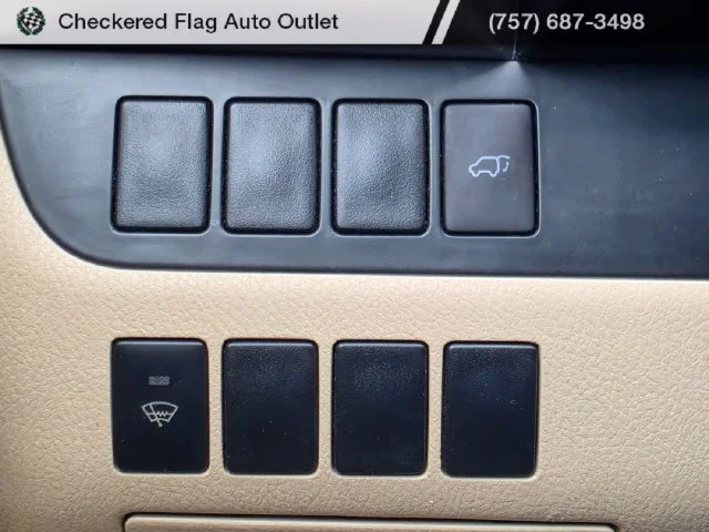 Used 2014 Blizzard Pearl Toyota XLE V6 image 11