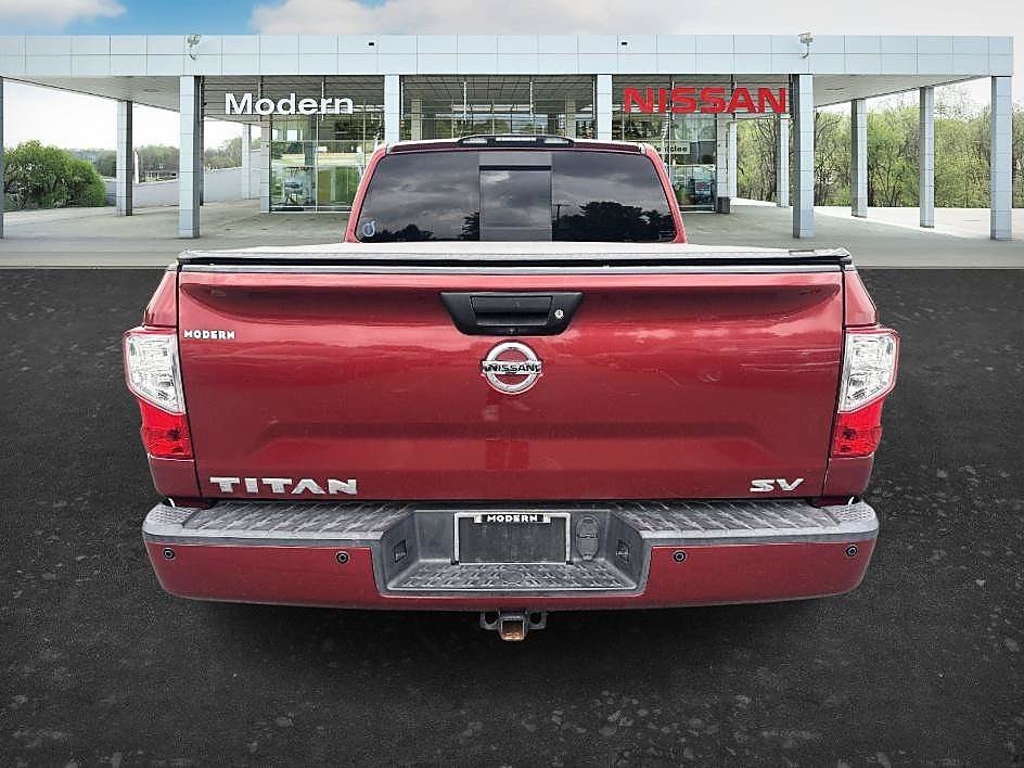 Used 2017 Cayenne Red Nissan SV image 4