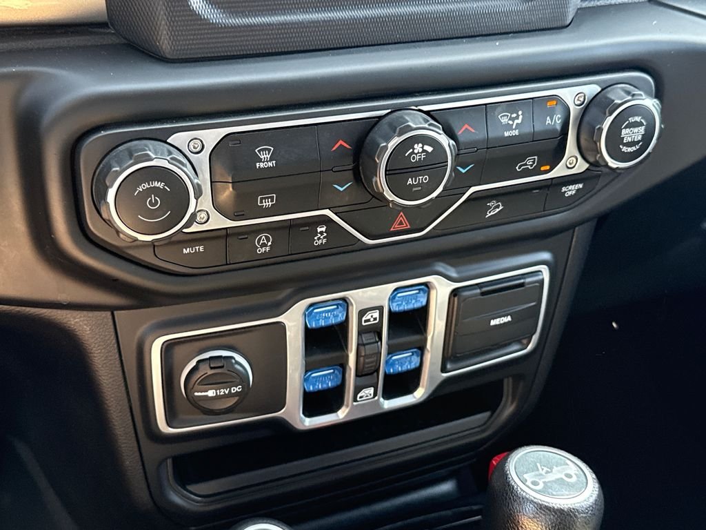 Used 2018 Blue Jeep Unlimited Sahara image 26
